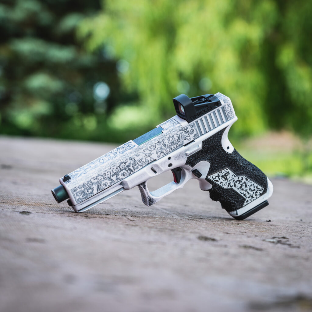 Glock 17DK Custom Lasergravering, Cerakote og stippling alt lavet af MPcustoms